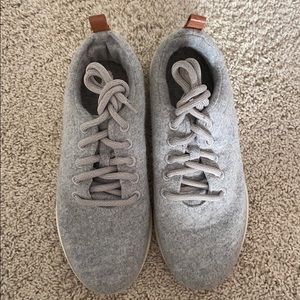 Dr Scholl’s grey tennis shoes size 8